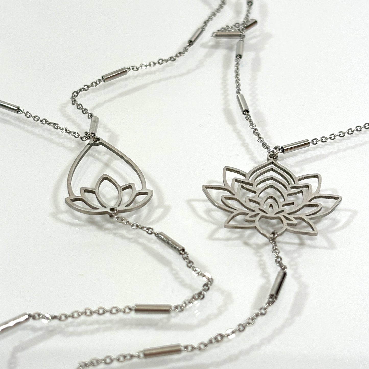 Collier pendant lotus